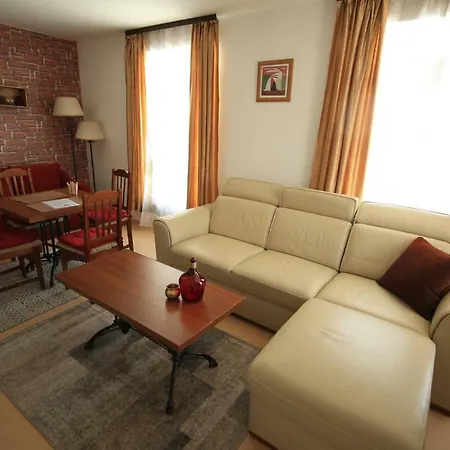 Great Location Near Lift Apartman